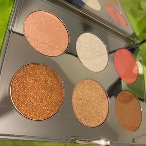 *Brand new, no box” Becca Apres Ski Glow palette